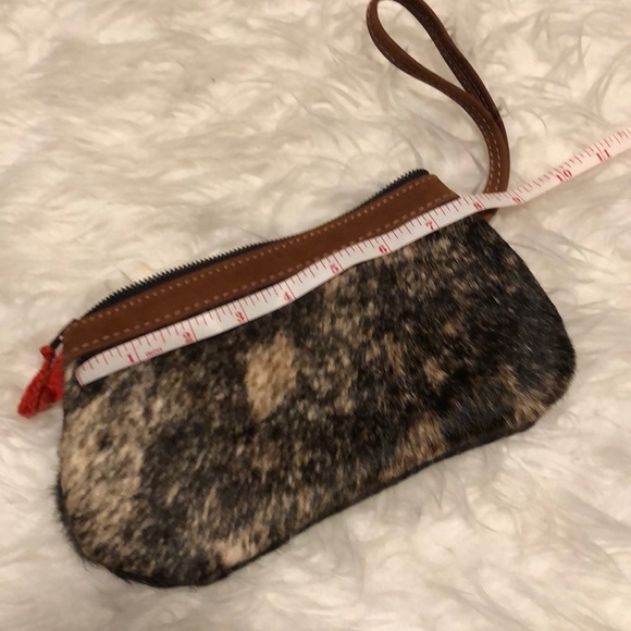 Super cute never used fur wristlet NWOT - Picture 6 of 7